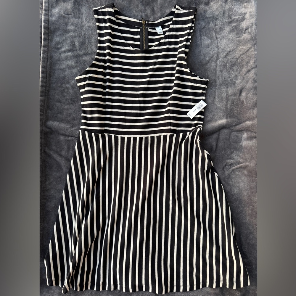 Old Navy Black and White Striped Sleeveless Fit-and-Flare Dress